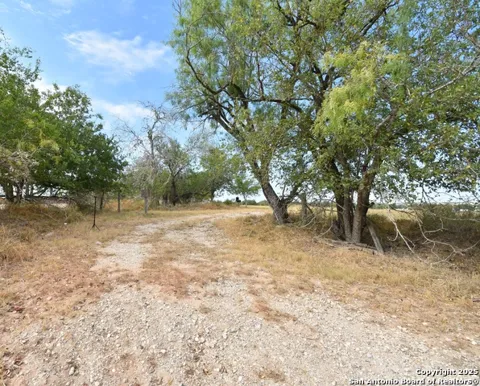 4.27 ACRES Mathis Ln