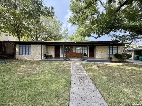 215 Deerwood Dr