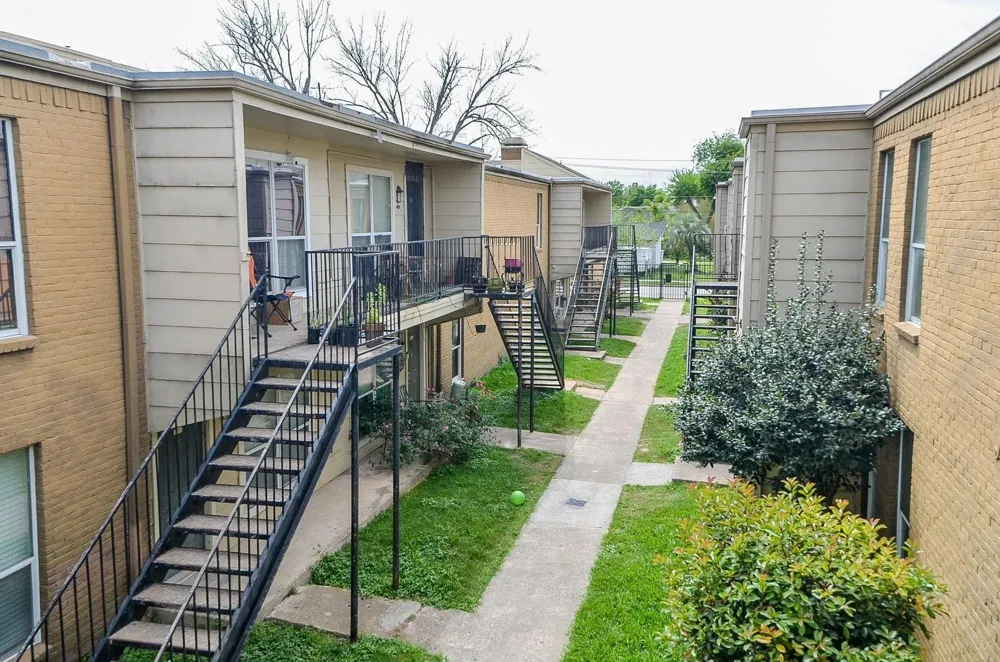 8100 Creekbend Dr #120 Houston, TX 77071