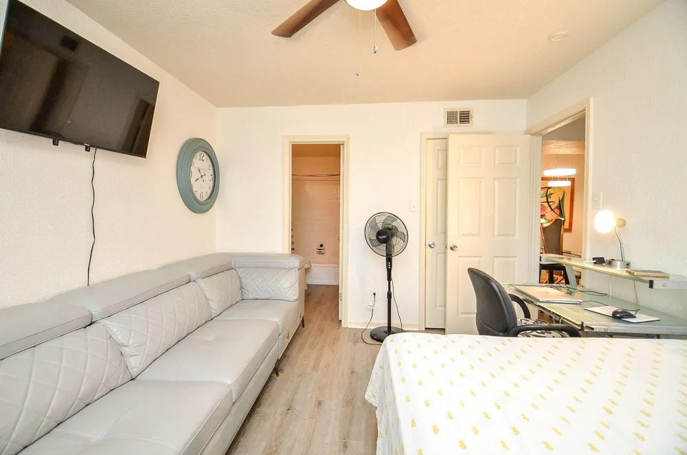8100 Creekbend Dr #120 Houston, TX 77071