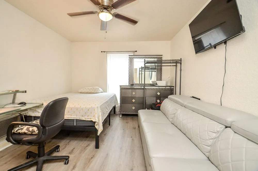 8100 Creekbend Dr #120 Houston, TX 77071