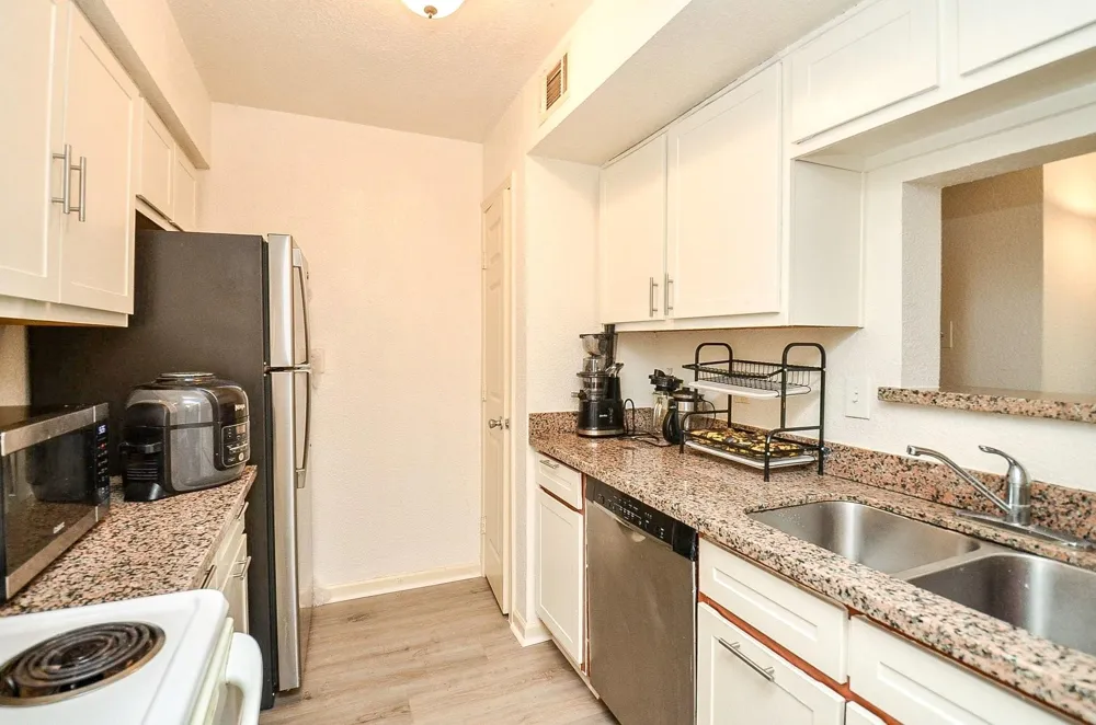 8100 Creekbend Dr #120 Houston, TX 77071
