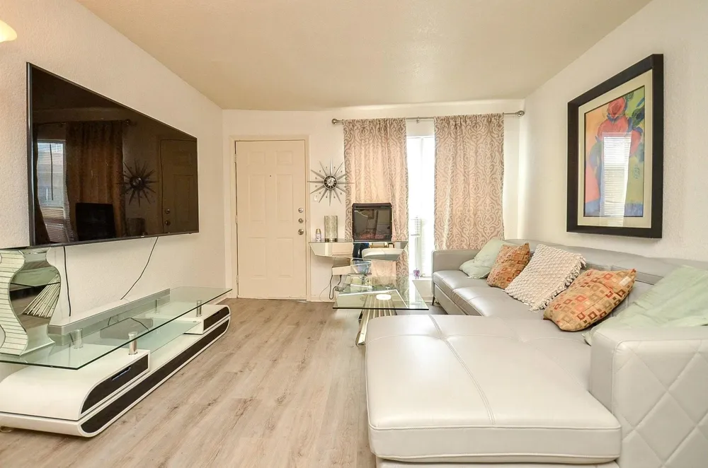 8100 Creekbend Dr #120 Houston, TX 77071
