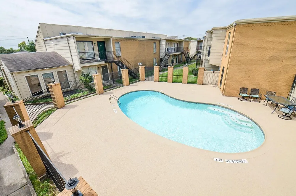 8100 Creekbend Dr #120 Houston, TX 77071