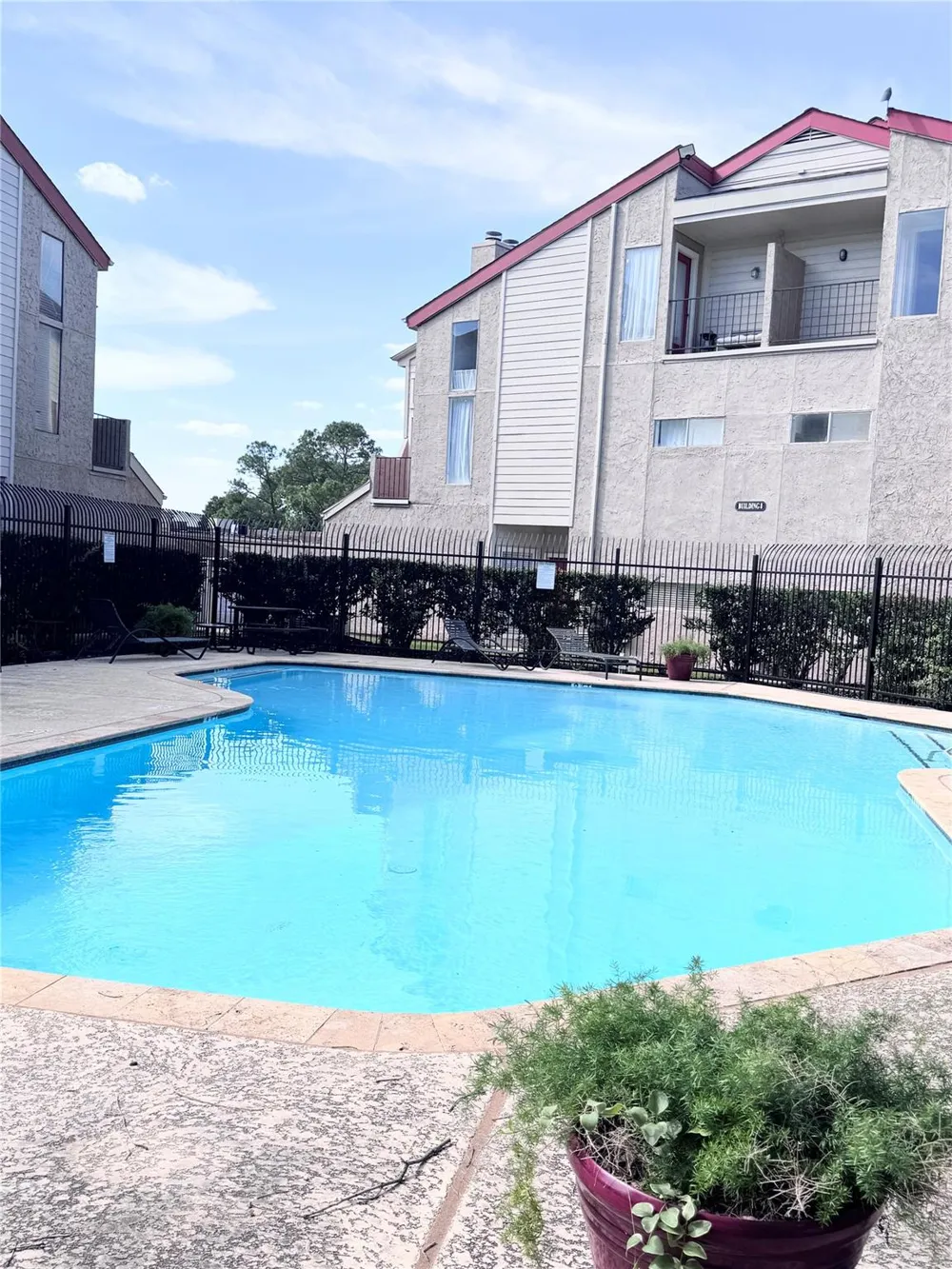 10855 Meadowglen Lane #702 Houston, TX 77042