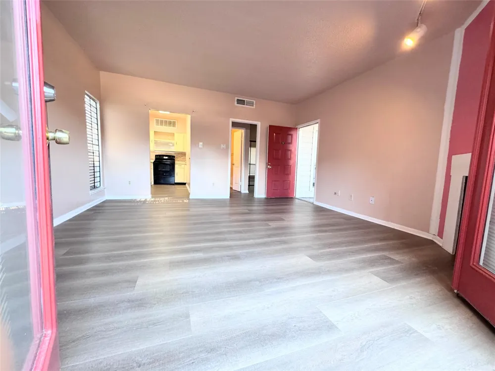 10855 Meadowglen Lane #702 Houston, TX 77042