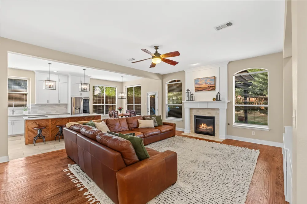 1620 McGreg Lane Carrollton, TX 75010