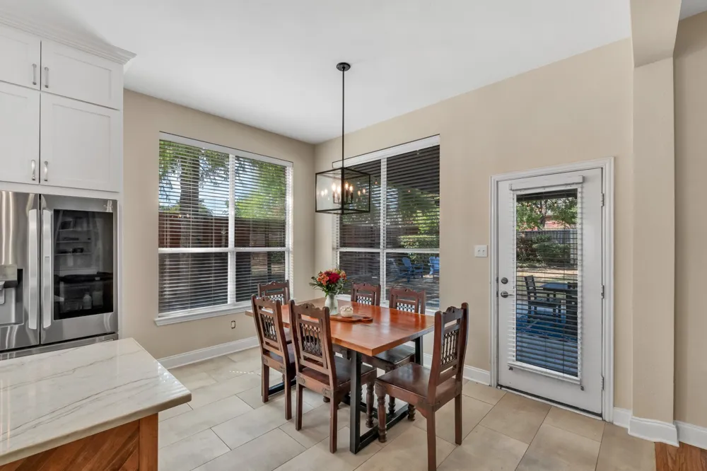 1620 McGreg Lane Carrollton, TX 75010