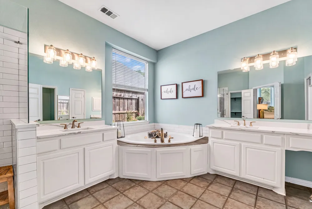1620 McGreg Lane Carrollton, TX 75010