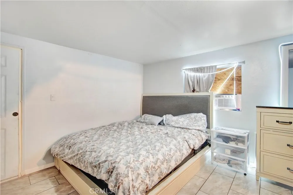 18883 6th Bloomington, CA 92316