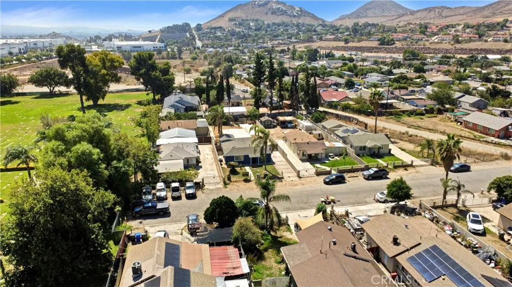18883 6th Bloomington, CA 92316