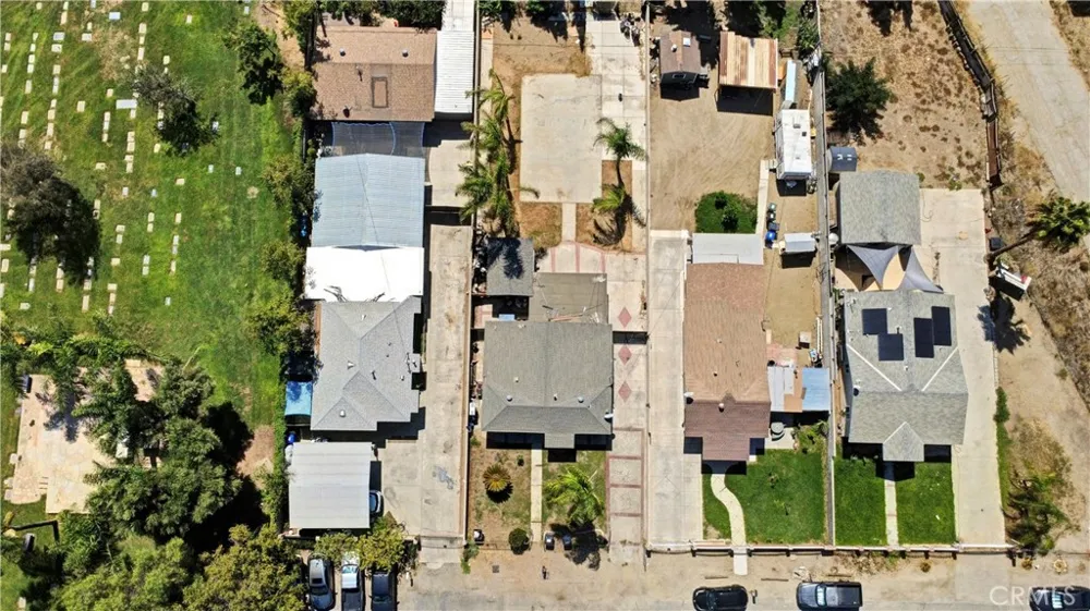 18883 6th Bloomington, CA 92316