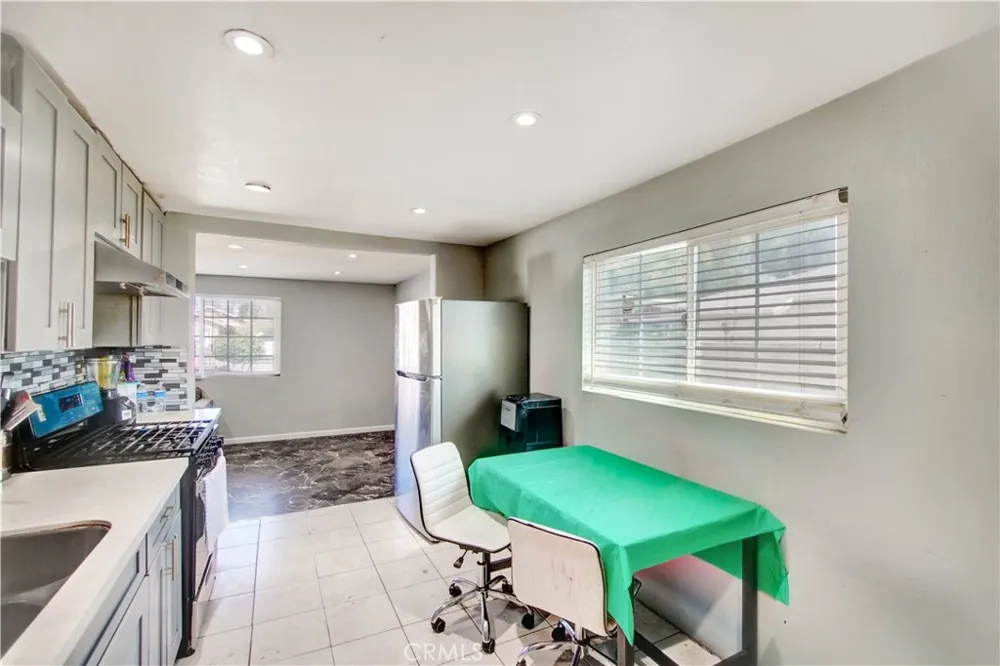 18883 6th Bloomington, CA 92316