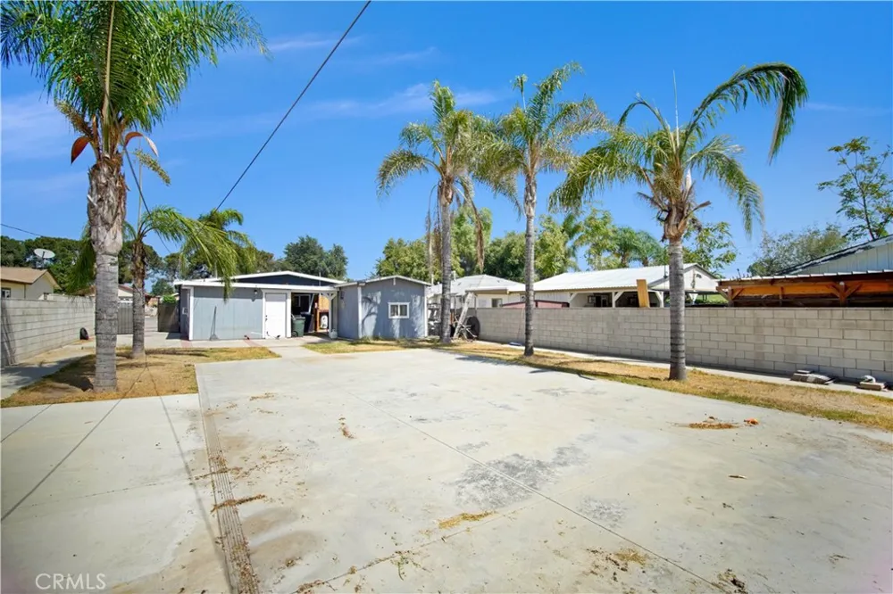 18883 6th Bloomington, CA 92316