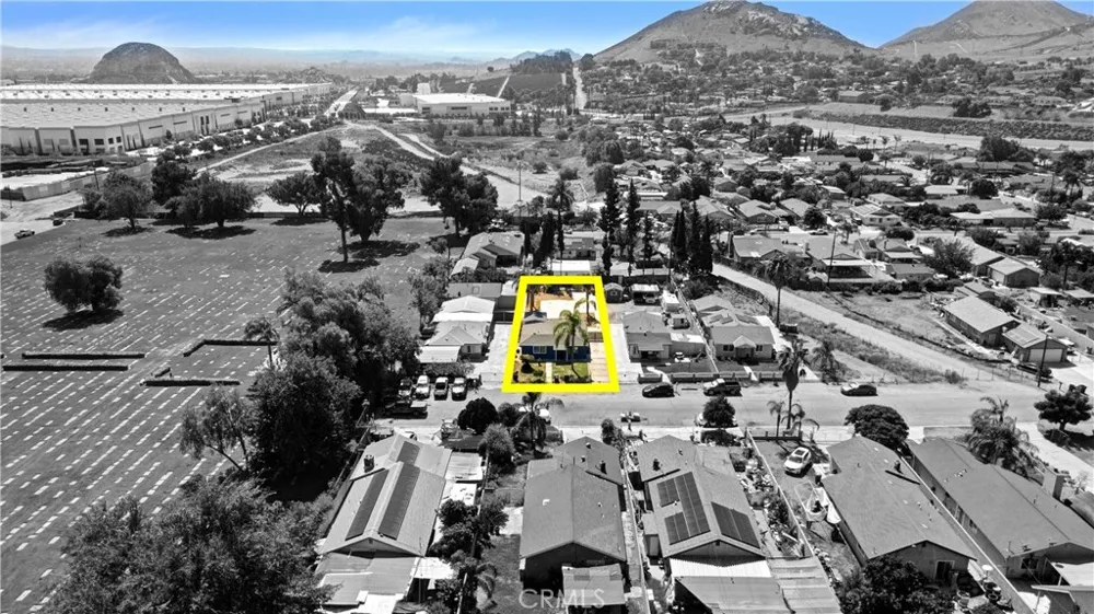18883 6th Bloomington, CA 92316
