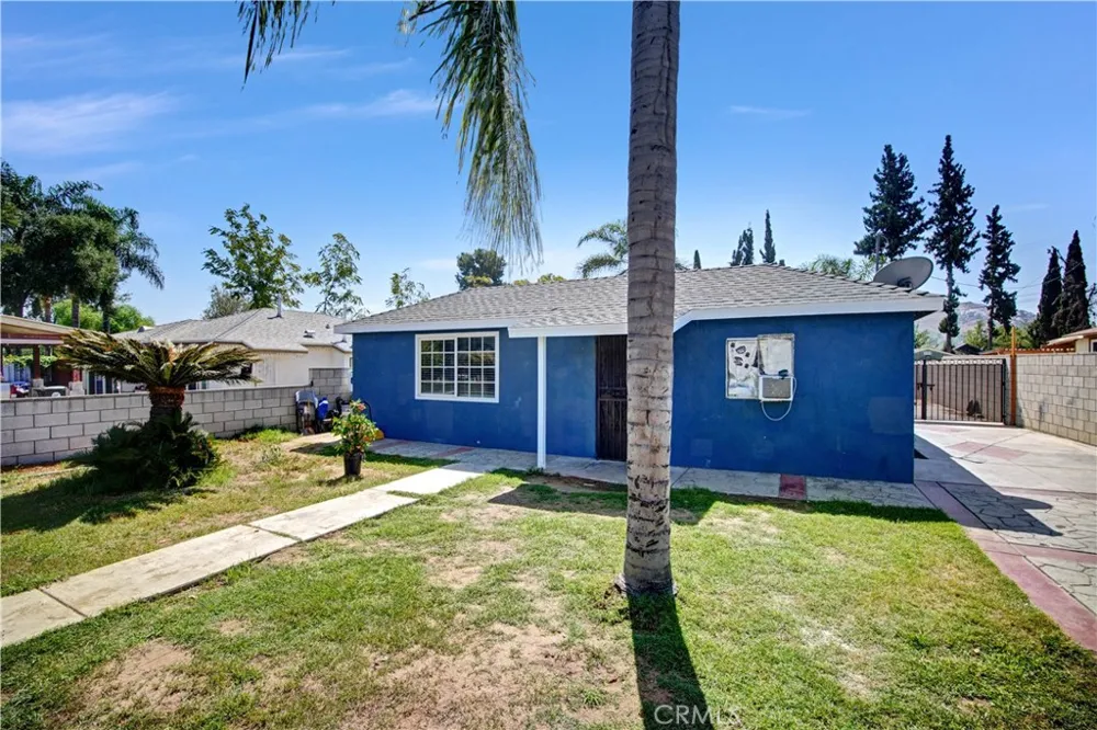 18883 6th Bloomington, CA 92316