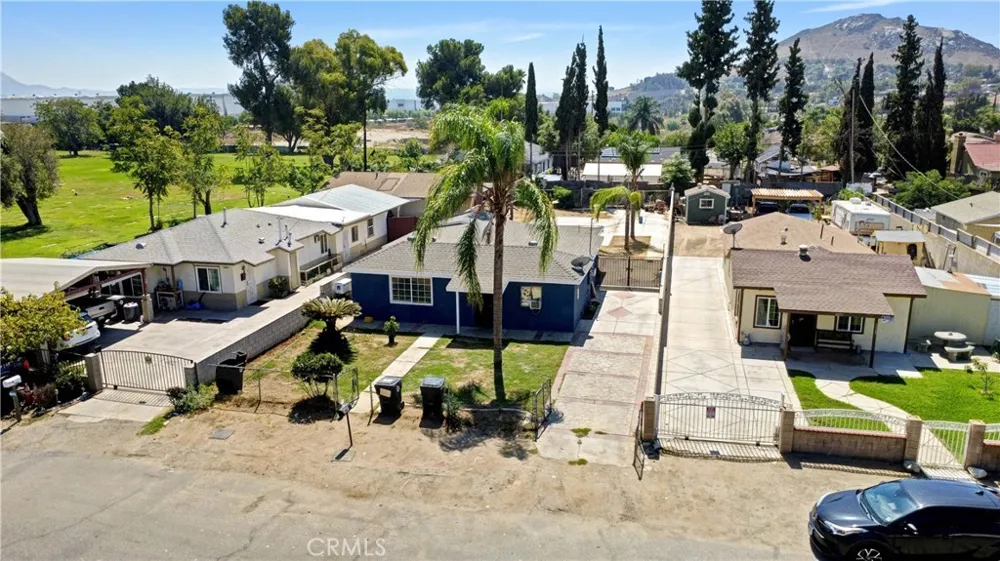18883 6th Bloomington, CA 92316