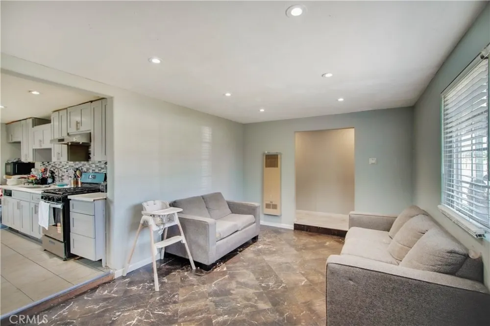 18883 6th Bloomington, CA 92316