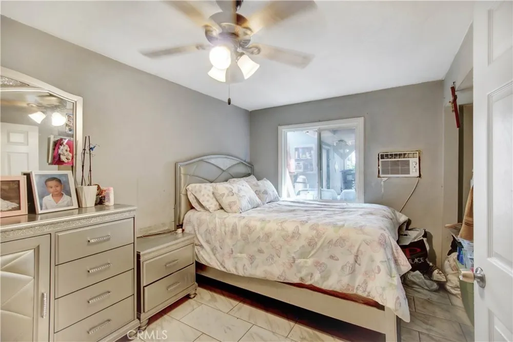 18883 6th Bloomington, CA 92316