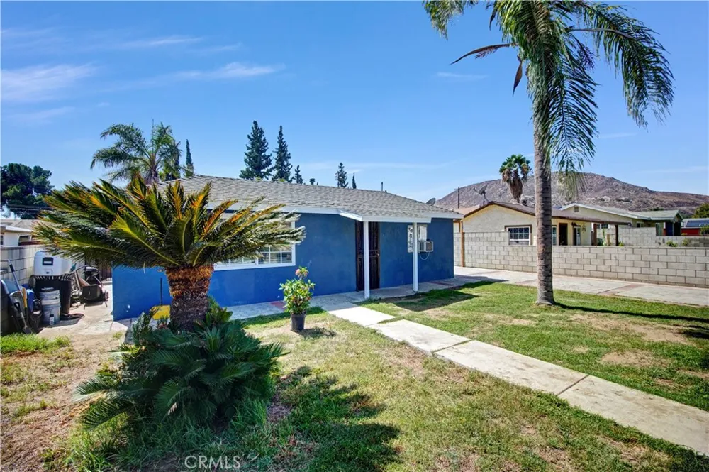 18883 6th Bloomington, CA 92316