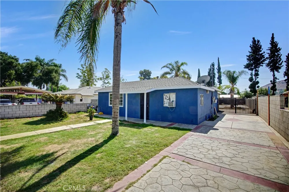 18883 6th Bloomington, CA 92316