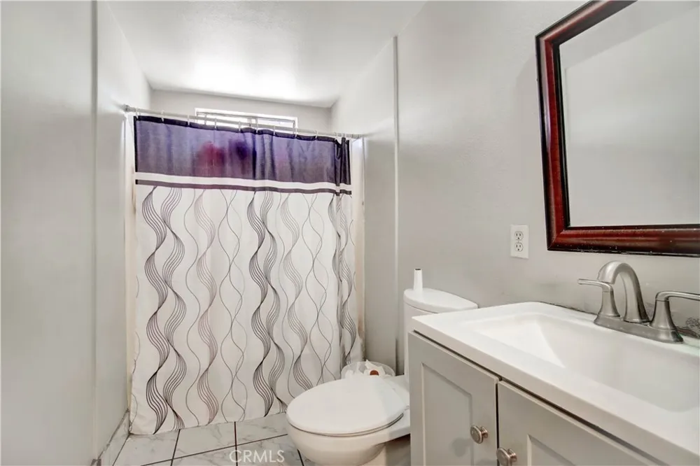 18883 6th Bloomington, CA 92316