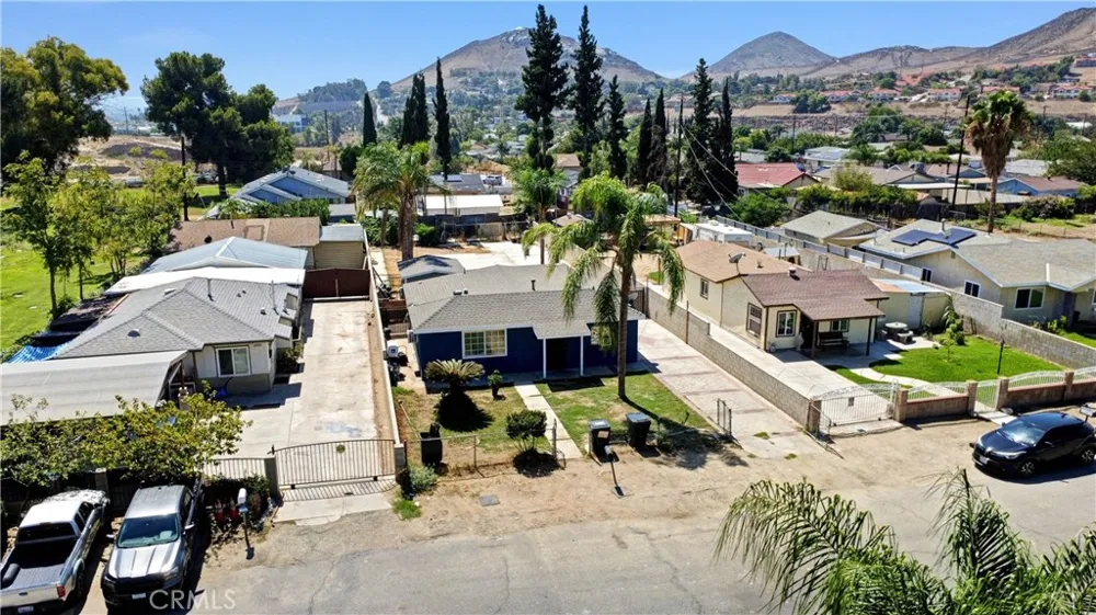 18883 6th Bloomington, CA 92316