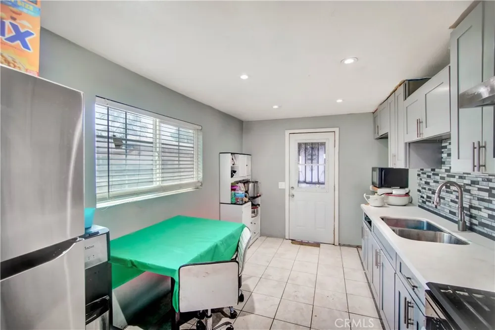 18883 6th Bloomington, CA 92316