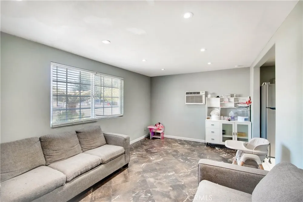 18883 6th Bloomington, CA 92316