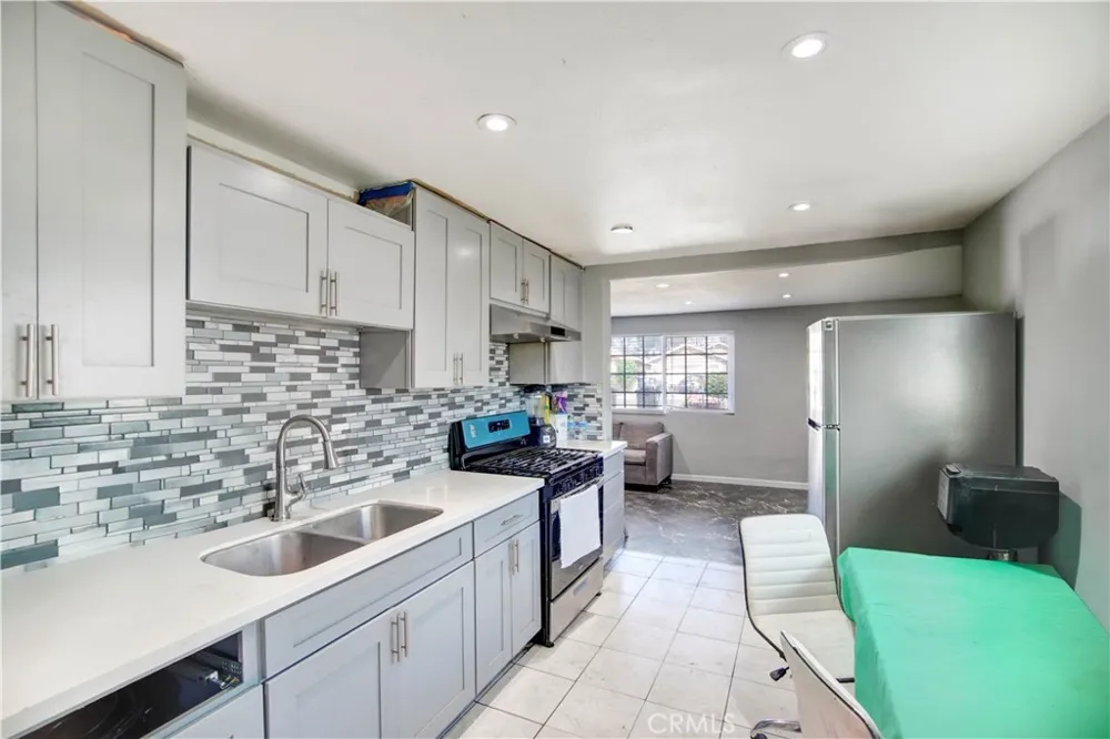 18883 6th Bloomington, CA 92316