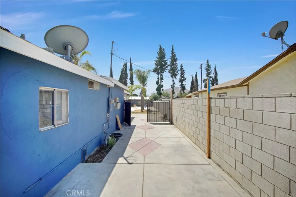 18883 6th Bloomington, CA 92316