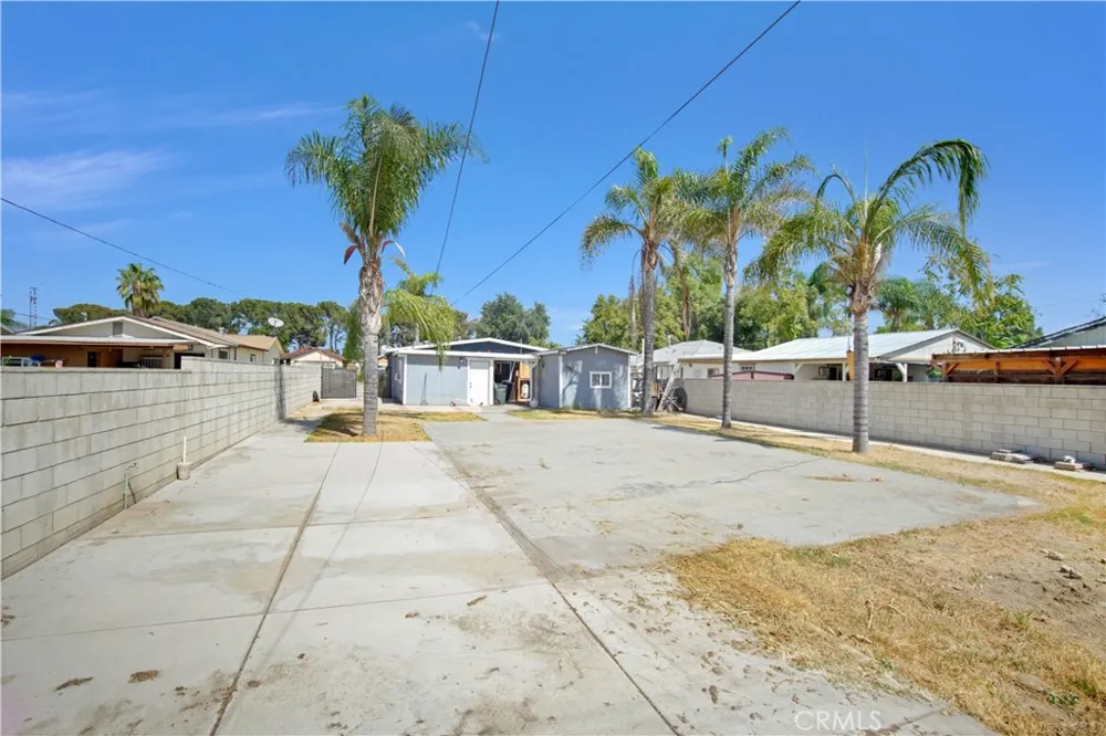 18883 6th Bloomington, CA 92316