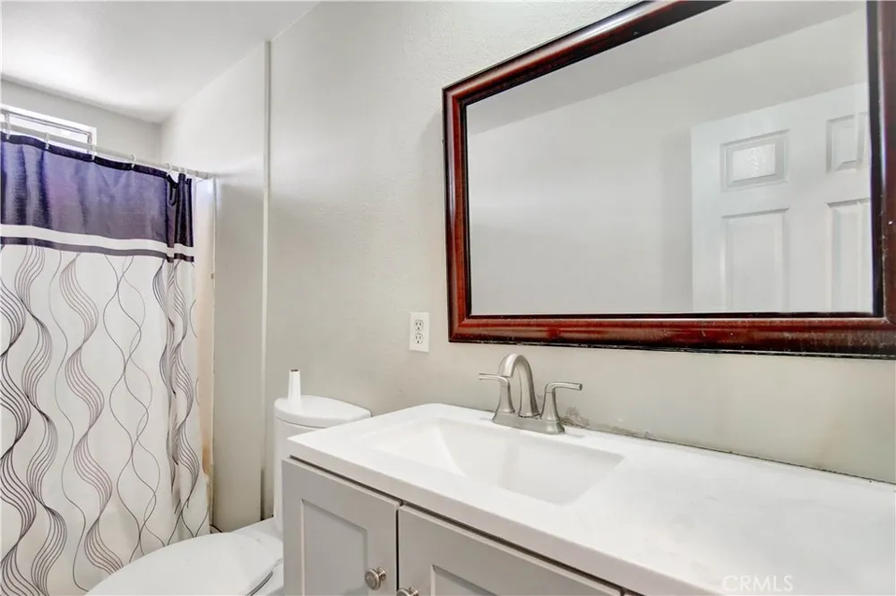18883 6th Bloomington, CA 92316