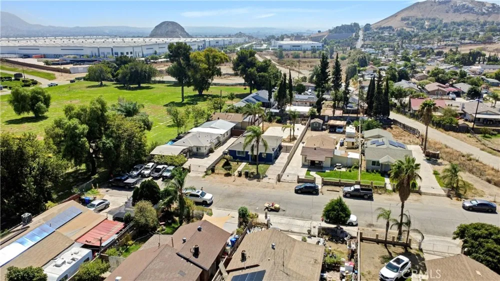 18883 6th Bloomington, CA 92316