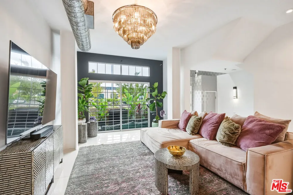 5400 Playa Vista Drive #23 Playa Vista, CA 90094