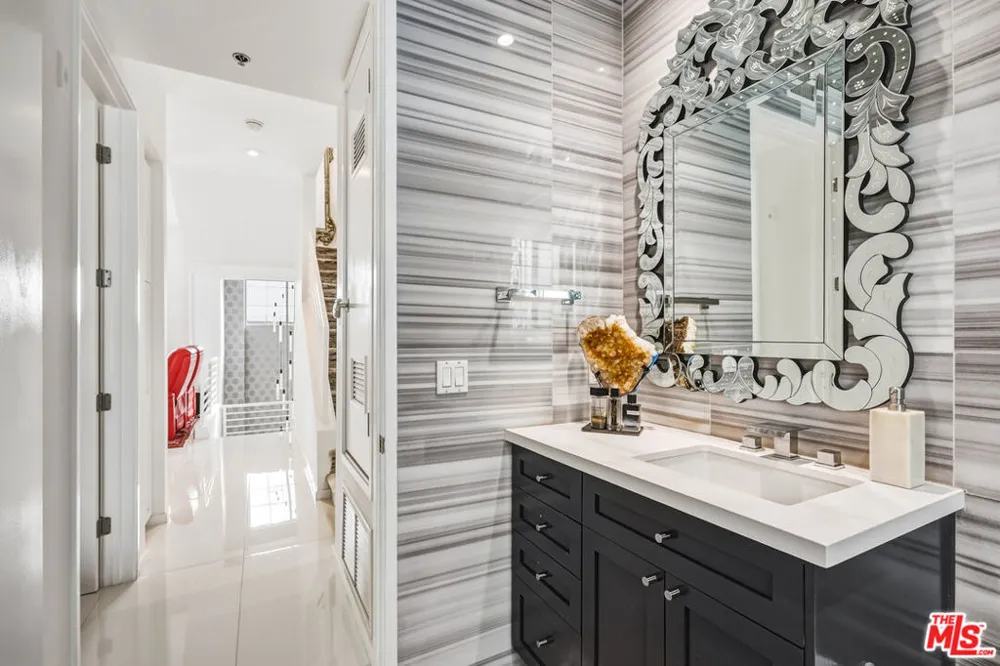 5400 Playa Vista Drive #23 Playa Vista, CA 90094