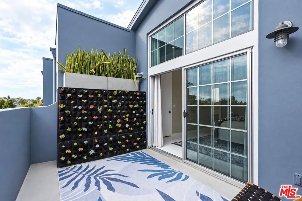 5400 Playa Vista Drive #23 Playa Vista, CA 90094