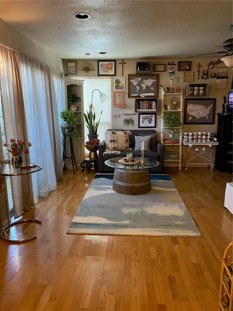 112 W 38TH STREET #202 Austin, TX 78705