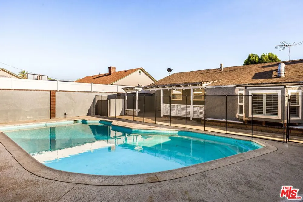 205 E Hurst Street Covina, CA 91723