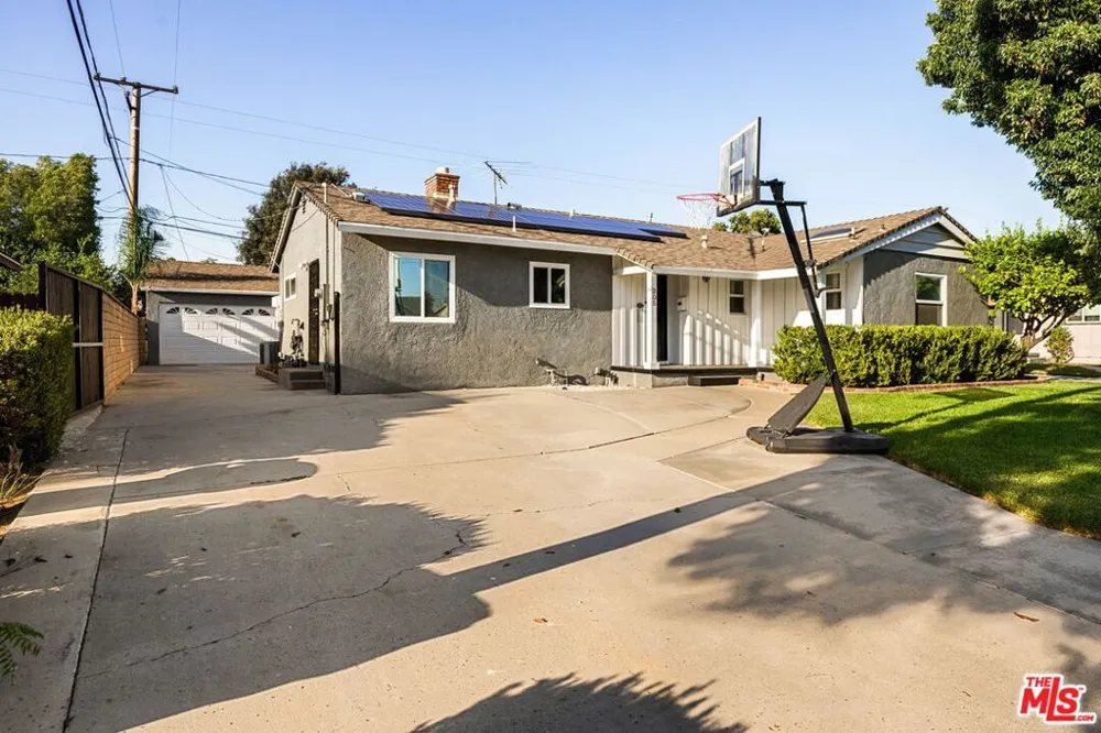 205 E Hurst Street Covina, CA 91723