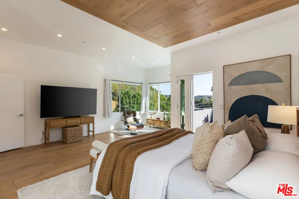 418 Wren Drive Los Angeles, CA 90065