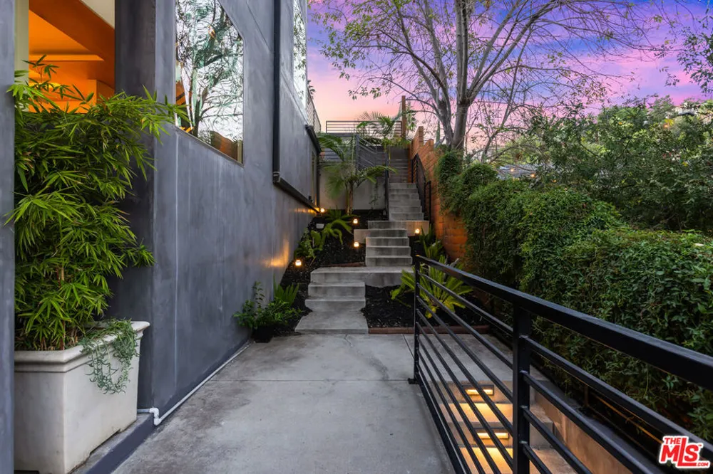 418 Wren Drive Los Angeles, CA 90065