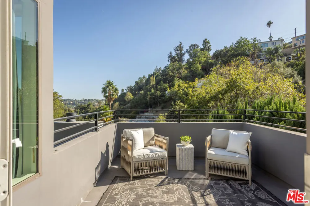 418 Wren Drive Los Angeles, CA 90065