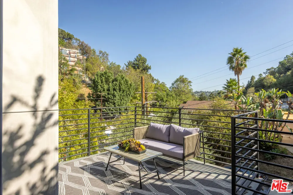 418 Wren Drive Los Angeles, CA 90065