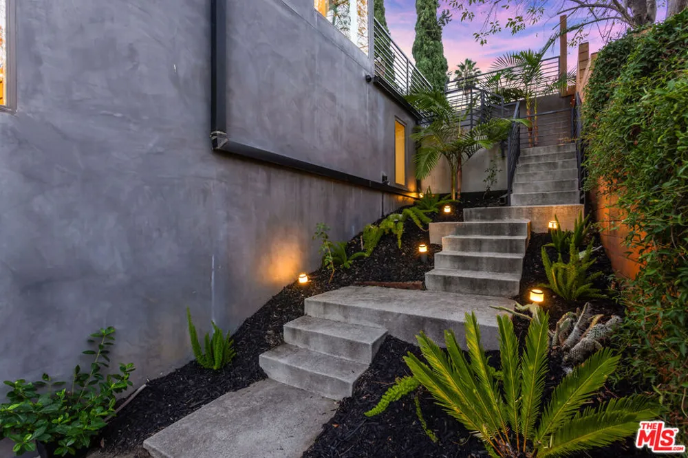 418 Wren Drive Los Angeles, CA 90065
