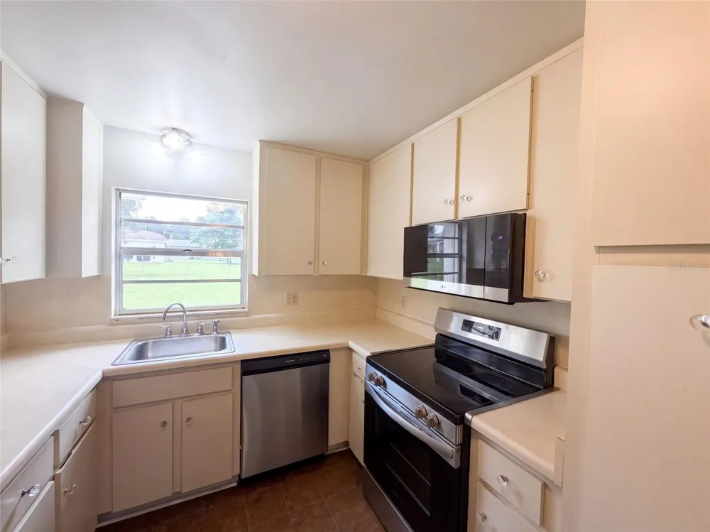 4427 PINEBROOKE PLACE Dover, FL 33527