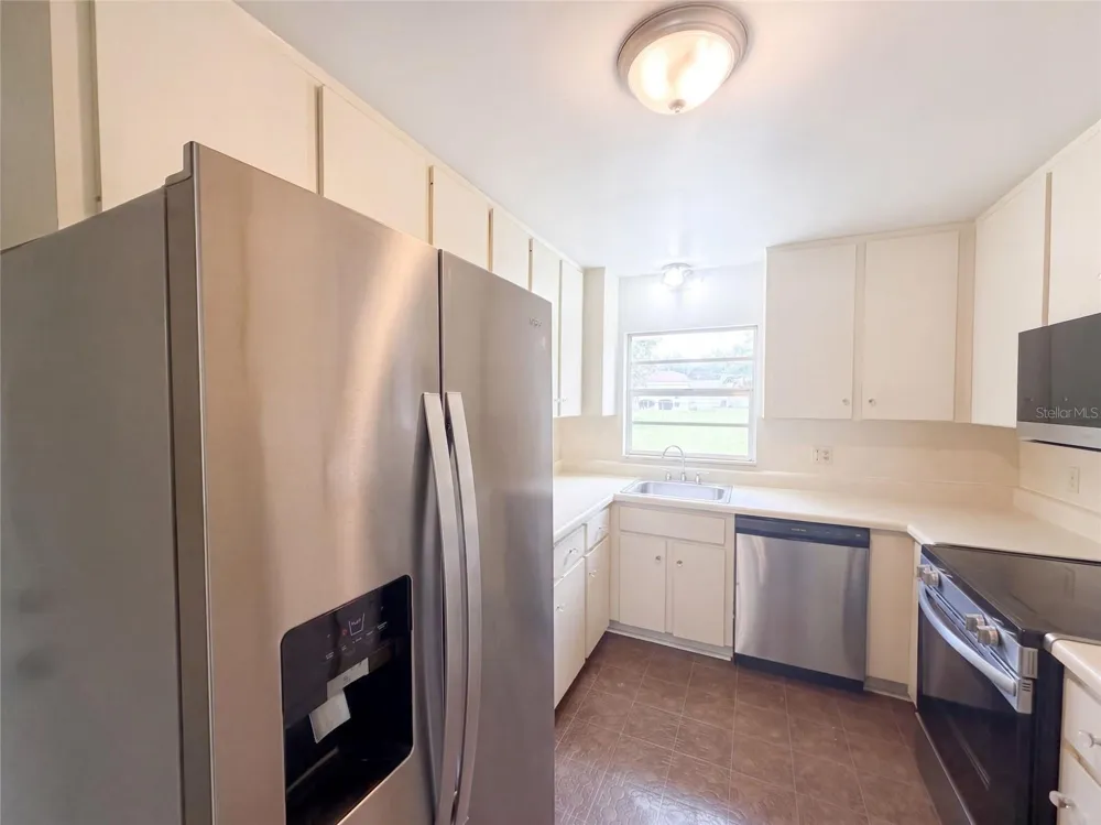 4427 PINEBROOKE PLACE Dover, FL 33527