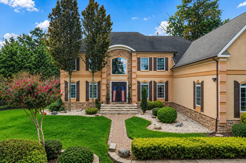 2 Lexington Court Monroe, NJ 08831