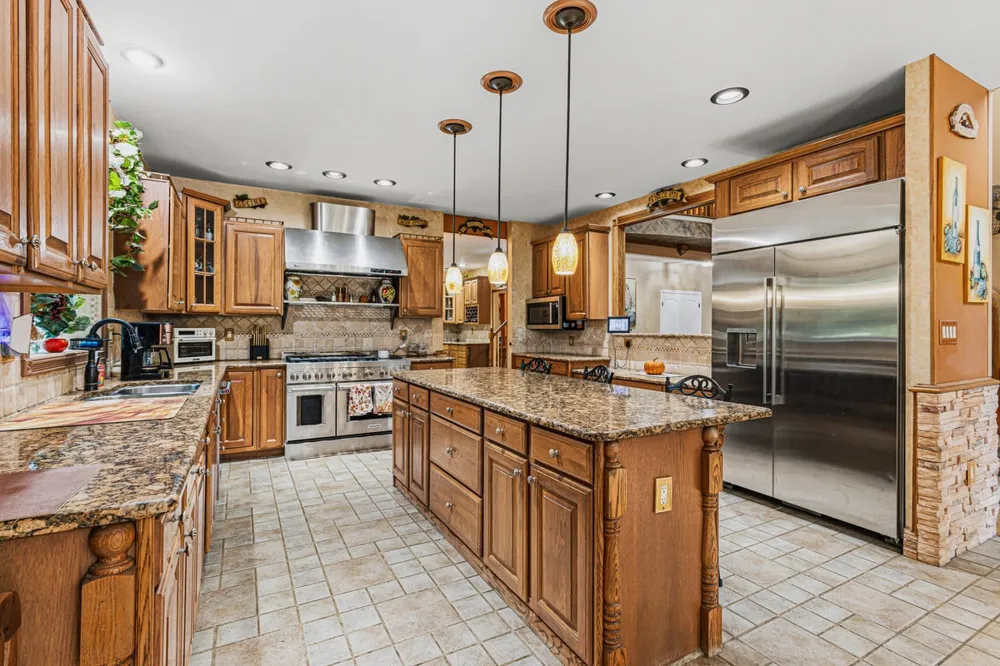 2 Lexington Court Monroe, NJ 08831