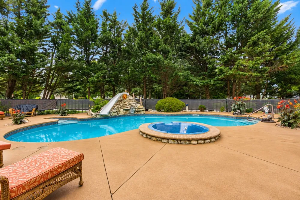 2 Lexington Court Monroe, NJ 08831